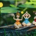 Representación simbólica de la conexión entre el cuerpo, la mente y la naturaleza, a través de la práctica del yoga.
